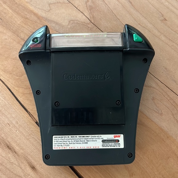 Sega Game Genie for Game Gear with book. 1993 - Picture 2 of 3